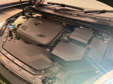 【T3エンジン(1.5L直列4気筒直噴ターボエンジン)】排気量を抑えながら、力強いパワーを発揮するまったく新しいボルボのエンジン。ゆとりあるドライビングプレジャーと心地よいドライビングフィールも実現。