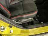 痛みの出やすい運転席シートの角、フロアマット、座面、ともに良好です