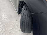 タイヤサイズは235/50R18!納車前の点検時にタイヤ交換させていただきます!スペアタイヤがついていて、不測の事態が起きても安心です!