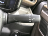 操作しやすい位置に配置されたウインカーレバー。オート機能も搭載で、安全運転をサポートします。直感的な操作で快適です。