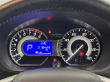 【メーターまわり】ドライバーから見やすい位置にあって安全運転に寄与します。メーターも見やすくてシンプルなデザインになっております。