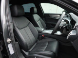 Audi車はどの車種も全てレザーハンドルです。そこにはAudiのこだわりがあり質感の高いレザーでしっかりと手に馴染み、高級感を演出します。