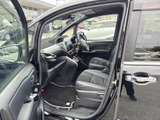 洗練されたデザインの室内空間。上質な素材が使用され、快適なドライブを演出します。運転に集中できる、機能的な空間です。