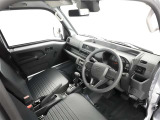 乗り降りも、運転もしやすいドライバーズ空間