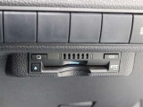 ETC車載器は、ビルトインタイプですっきり収納され、見た目も使い勝手も満足のアイテムです。