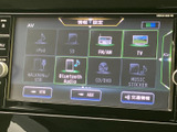 多様なメディアに対応し、高音質なサウンドを楽しめます。お好みの音楽やラジオで、快適な車内空間を演出します。直感的な操作性も魅力です。