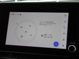 ディスプレイオーディオ車になります。詳しい機能はスタッフまでお尋ねください。
