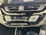 左右独立温度コントロールフルオートエアコンです。運転席、助手席それぞれで独立して温度設定ができます。冷え性の方が乗っても安心ですね♪