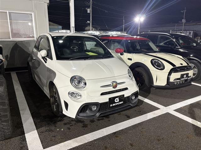アバルト595 1.4 禁煙車 5MT 純正ナビ HIDヘッドランプ