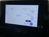 【ディスプレイオーディオ】・・・大型ディスプレイに各種オーディオ機能(AM/FMチューナー、Bluetooth対応)とスマートフォン連携機能を搭載。