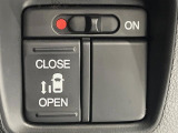 【パワースライドドア】スマートキーや運転席のスイッチでスライドドアの開閉が可能♪電動だから力を入れてドアを開ける必要が無く、小さいお子様でも、重い荷物を持っている時もラクに開け閉めできます♪