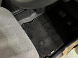 嬉しい純正フロアマット付き♪ 状態も良好です(^^♪