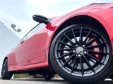【純正ENKEI製18インチアルミホイール】大人気メーカーのホイールを装備♪軽量・高硬度のアルミホイールは、ハンドリング・加速など、走りの質を向上してくれます♪