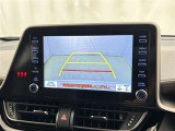 バックモニター付なので後退時に後方が見えるので安心。 車は構造上、死角がたくさんなので万が一を考えると必須ですね。 あくまで補助の為の装備、バックは目視で確認する事が重要ですよ。