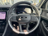 操作性の良いハンドルで運転中のストレスも軽減されます。