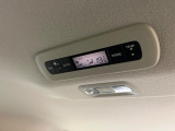 【リアオートエアコン】広い後部座席には必須の機能!風量や温度を自動で調整し前席と同様な車内環境にしてくれるリアオートエアコンを装備。夏の暑さも冬の寒さもストレスなく快適にお過ごしいただけます♪