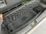 ラゲッジフロアの下には【ラゲッジアンダーボックス】が。丸ごと洗浄!簡単取り外し!外すとB型ベビーカーも立てた状態で乗せられます!