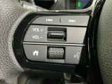 ステアリングにオーディオ操作スイッチが付いています。オーディオ画面に直接タッチしなくても操作が出来ますので、運転に集中できます。