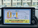停車中には、TVや動画を楽しめるモニター。休憩時間や待ち時間に、リラックスした時間を過ごせます。