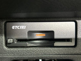 【ETC】有料道路を利用する際に料金所で停止することなく通過できる、ETC車載器(ノンストップ自動料金収受システム機器)が装備されています。セットアップを行うことで利用可能になります。