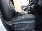 パワーシート搭載。微妙な調整が手軽にでき、ピッタリなポジションで運転することが可能です。