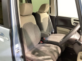 運転席☆ホールド感のあるシートなので長時間の運転でも疲れにくいです☆