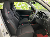 運転席からの視界は広々としており、運転操作もスムーズに行えます。快適なドライブをサポートします。