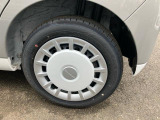 安全・安心な走行のために、納車前にダイハツのクルマを知り尽くしたエキスパートが基本性能に関わる機能や状態を徹底的に点検。消耗部品の交換など法定12ヶ月点検相当の点検・整備を実施しております