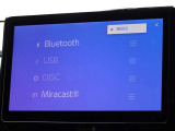 CD・DVD(再生機能)・ブルートゥース等を使用することができます。