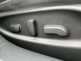 電動パワーシート、座席の前後、高低、リクライニングがレバー操作で簡単に調整出来ます。