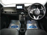 運転にかかわる様々な操作を安全に行えるように視点移動が少なく、操作性に配慮されたスイッチ類が凝縮されたコクピットです。