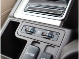 『1台』のお車に対して、3名体制で日々議論を重ね仕入れを行っております。