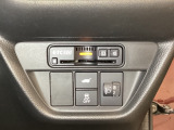 ハンドルの右側にETC2.0がついています。高速道路の料金所の通過も楽々です。その下にHondaセンシング用のVSA(ABS+TCS+横滑り抑制)解除のオンオフスイッチなどを装備しています。