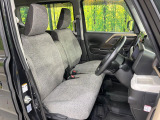 運転席シート廻りは使用感も少なく、良好な状態となっています。前オーナー様が丁寧に使っていたことがよくわかりますね。