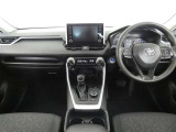 運転席・助手席を入れたインストルメントパネル全体画像です。