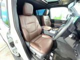 運転席シート廻りは使用感も少なく、良好な状態となっています。丁寧に使われていたことがよくわかりますね。