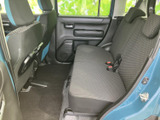 後部座席も広々としており、ゆったりとくつろげます。長距離移動でも快適に過ごせるでしょう。家族での利用にもおすすめです。