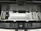 スペアタイヤレス車です。応急セットを搭載しております。