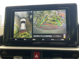 バック時の安全確認をサポートするバックモニターです。狭い場所でも安心して駐車できます。ガイドライン表示で、距離感もつかみやすいです。