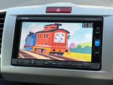 停車中にテレビや動画を楽しめるので、休憩時間の過ごし方を豊かにします。家族や友人と一緒に快適な時間を過ごせます。