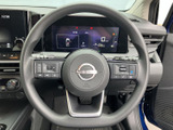 握りやすい形状で、運転操作を快適にします。オーディオやハンズフリー通話の操作もスムーズに行えます。