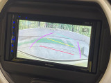 【バックカメラ】駐車時に後方がリアルタイム映像で確認できます。大型商業施設や立体駐車場での駐車時や、夜間のバック時に大活躍!運転スキルに関わらず、今や必須となった装備のひとつです!