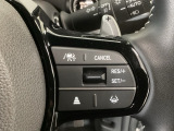 【アダプティブ・クルーズ・コントロール】予め設定した車速内でクルマが自動的に加減速。 前走車との適切な車間距離を維持しながら追従走行し、高速道路でのドライバーの疲労を軽減してくれる嬉しい機能付♪
