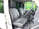 運転席シート廻りは使用感も少なく、良好な状態となっています。丁寧に使われていたことがよくわかりますね。