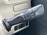 操作しやすいウインカーレバーは、スムーズな車線変更をサポートします。安全確認と合わせて、確実な運転を心がけましょう。