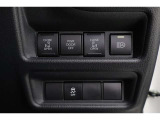 電動スライドドアのスイッチです。車内からもスイッチひとつでラクにドアの開閉できますよ♪