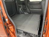 この車は2人乗りで多くの荷物を載せれるリヤスペースになっていて希少価値の高い車です!早い者勝ちですよ♪