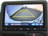 リアワイドカメラシステム!従来の視野に加えて、後方側方を約180&deg;まで見えるワイドビューと、後方を真上から見たような視野で駐車時などに便利なトップダウンビューの3つの視野があります!