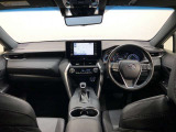 広々した運転席回りになっております。運転しやすいですよ!