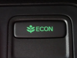 エンジン、エアコンなどを制御し低燃費な『ECONモード』に、また走りを楽しみたいとき、空調など快適性を重視したいときにはスイッチOFFで通常モードに切り替えができます!